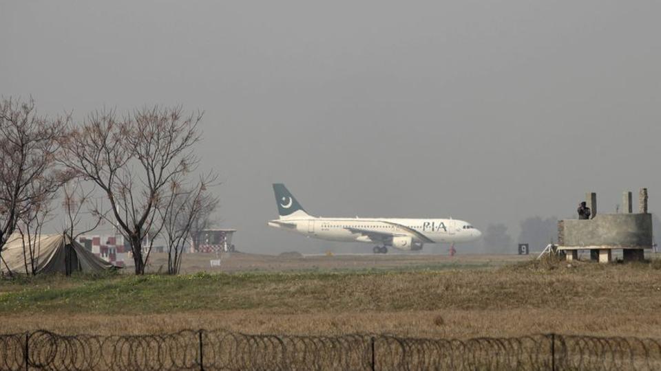 PIA Tangguhkan Penerbangan Ke Afghanistan Setelah Diminta Turunkan Harga Tiket Oleh Taliban
